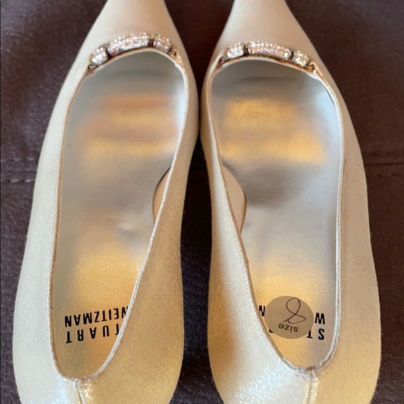 STUART WEITZMAN NWOT Cream Satin Kitten Heels Size 8 - Picture 8 of 10